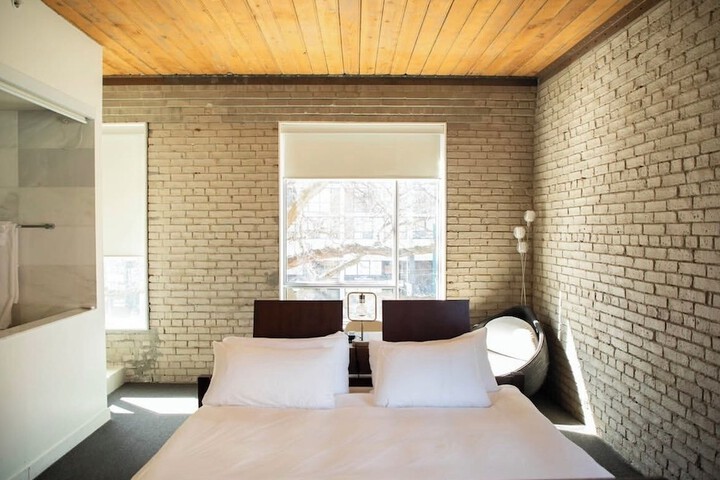 Room 17 of 54