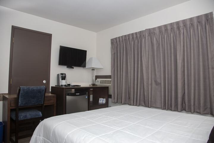 Room 33 of 40