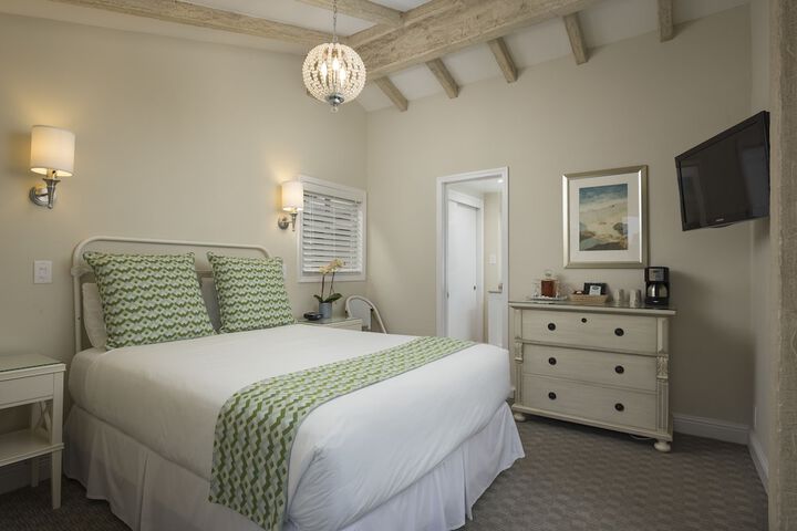 Room 12 of 32