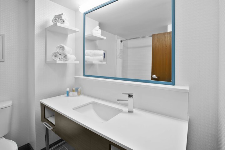 Room 25 of 40
