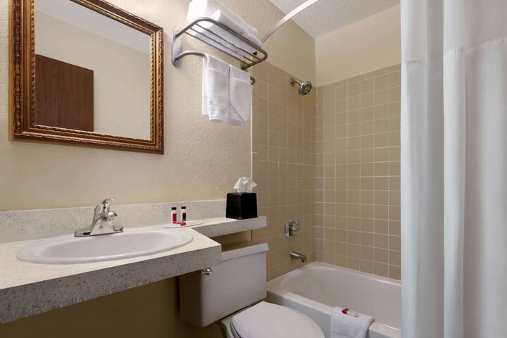Room 12 of 39