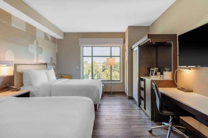Room 27 of 38