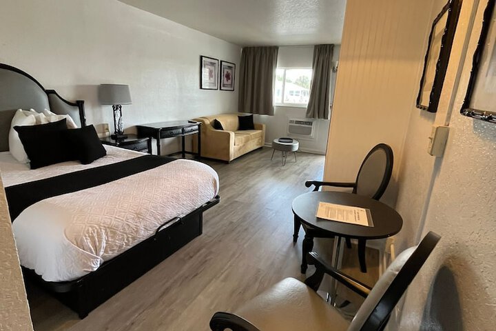Room 104 of 170