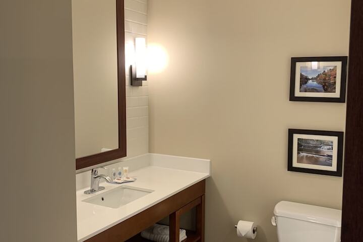 Room 28 of 47