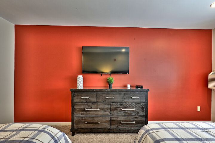 Room 103 of 213