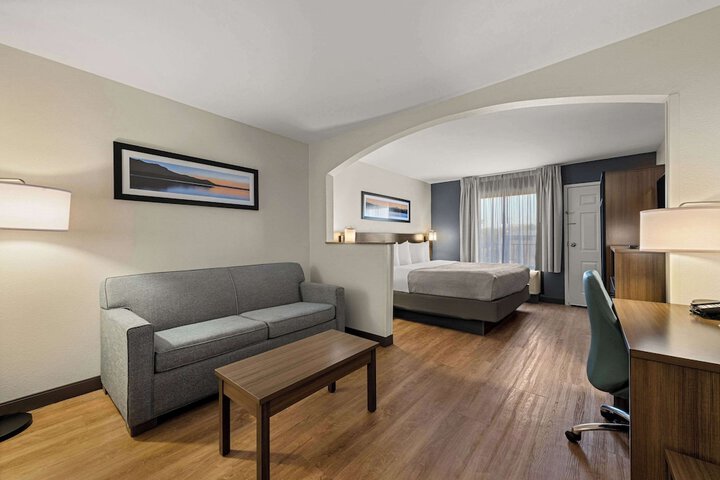 Quality Inn & Suites Matthews - Charlotte