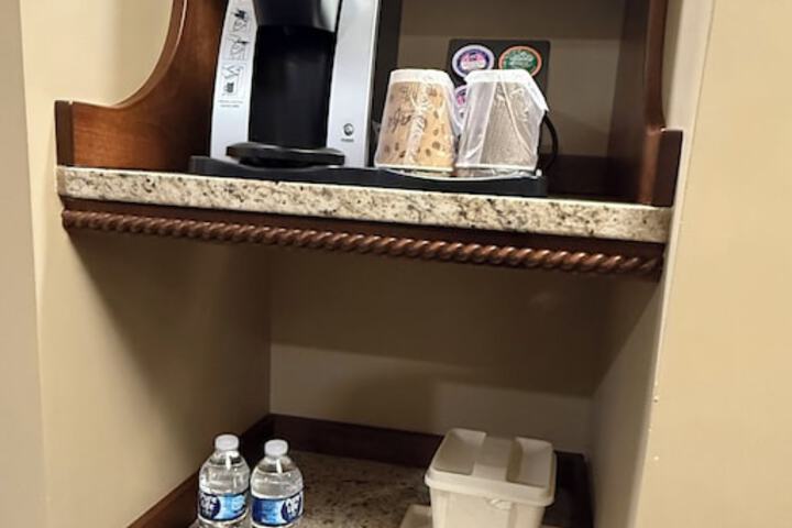 Giles Hotel Inn & Suites