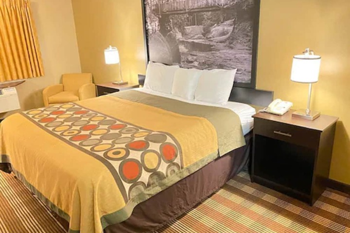 Room 9 of 25