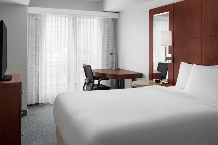 Room 28 of 46