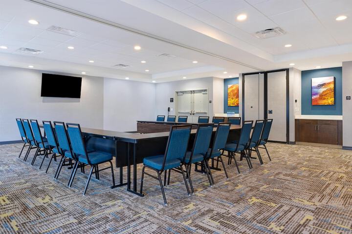 Hampton Inn & Suites Marina