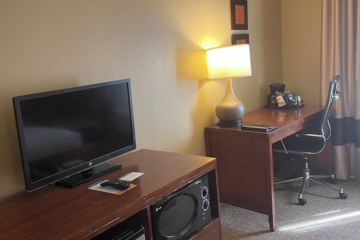 Room 11 of 39