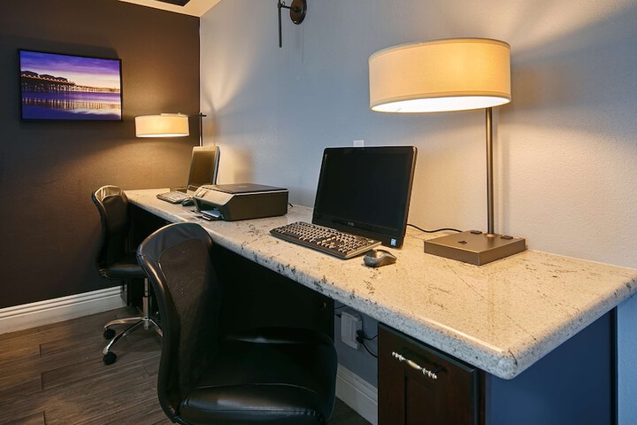 Business Center 21 of 21