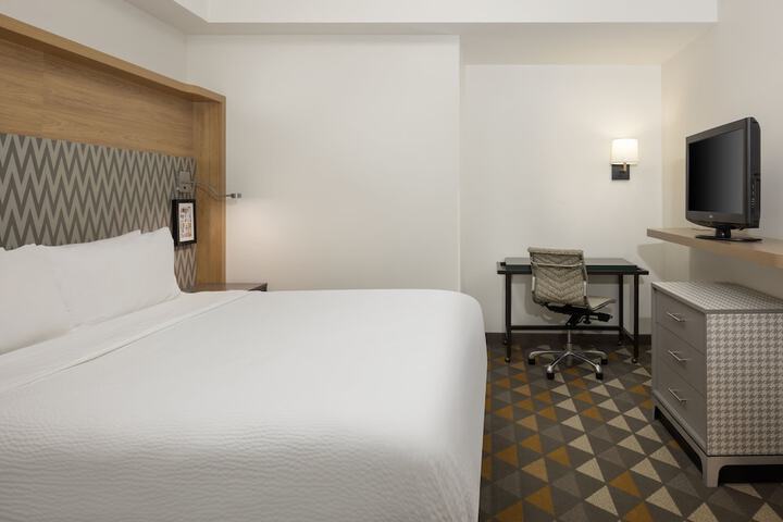 Room 51 of 84