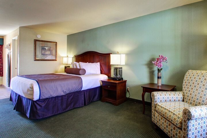 Room 12 of 27