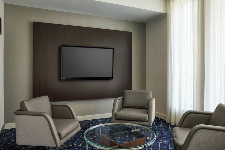 Courtyard by Marriott St. Louis Westport Plaza