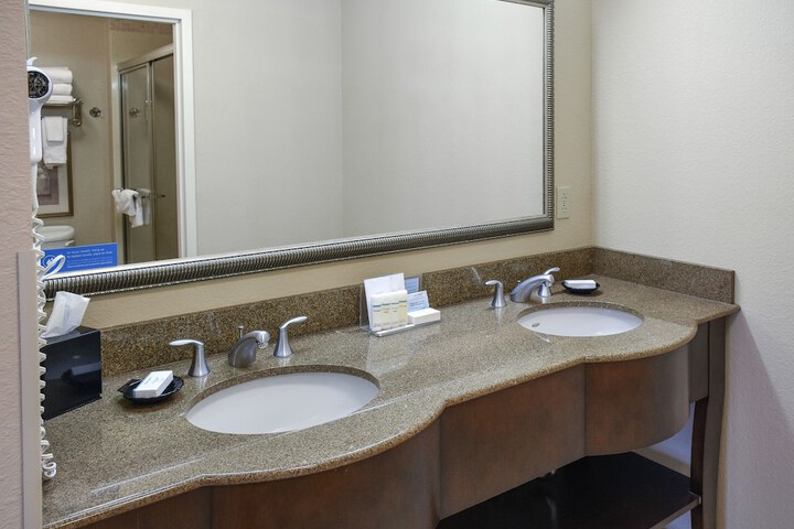 Hampton Inn & Suites Youngstown-Canfield