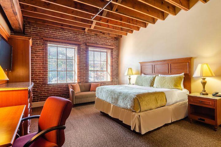Jackson Park Inn an Ascend Collection Hotel