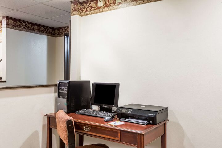 Business Center 28 of 29