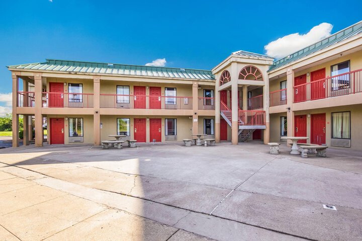 Econo Lodge Inn & Suites Brooks - Louisville South