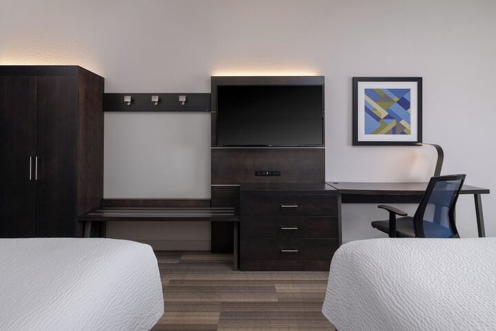 Holiday Inn Express & Suites Lakeland South by IHG