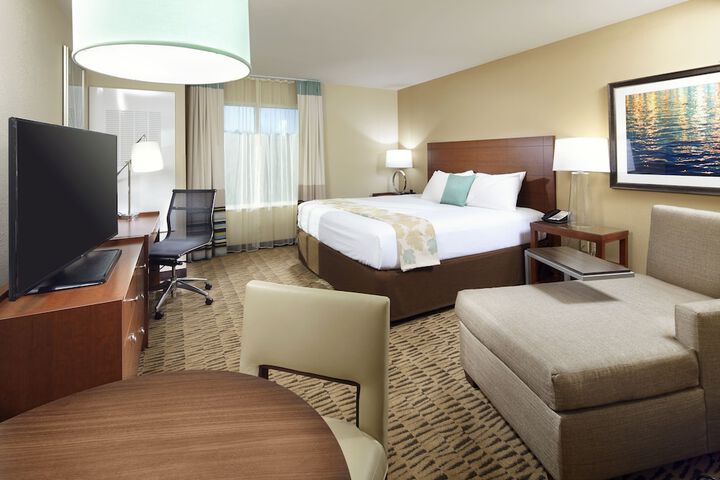 Hawthorn Suites by Wyndham Wheeling at the Highlands