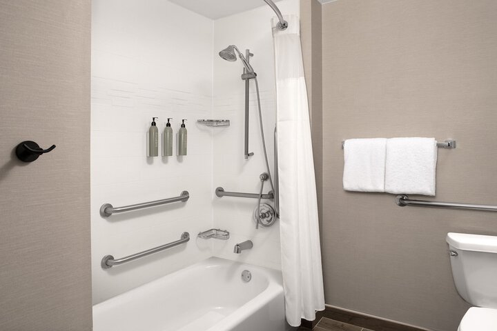 Room 34 of 62