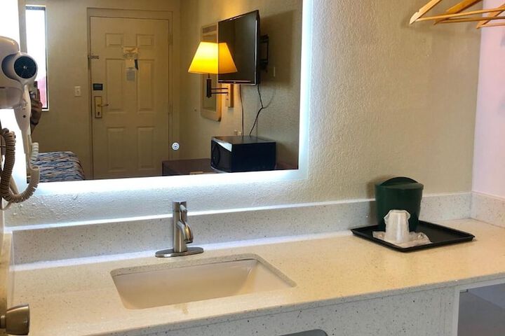 Room 25 of 46