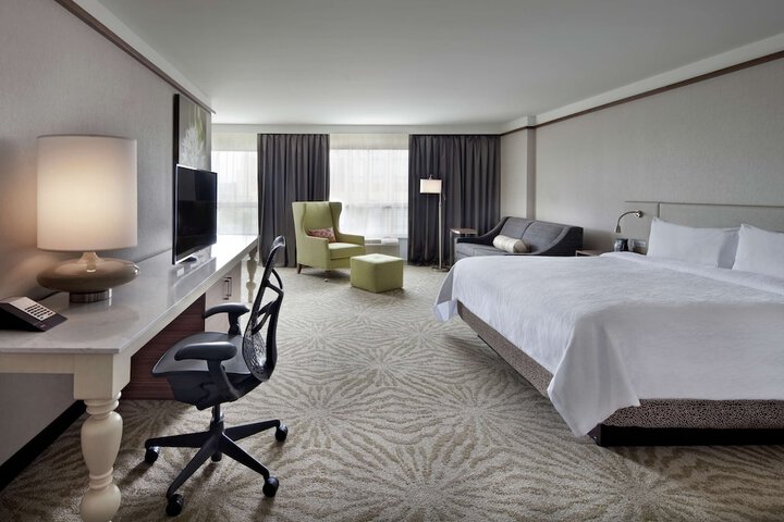 Room 13 of 36