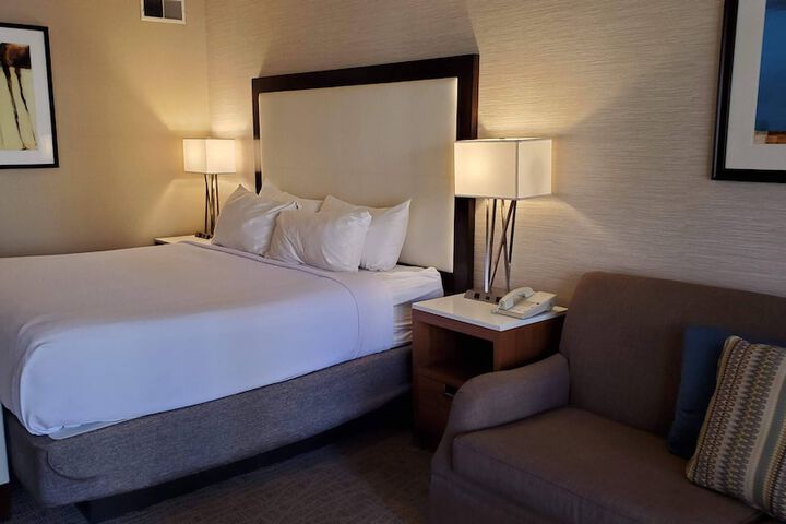 Room 33 of 110
