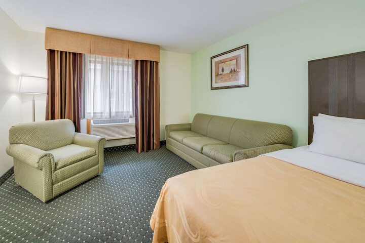 Room 13 of 28