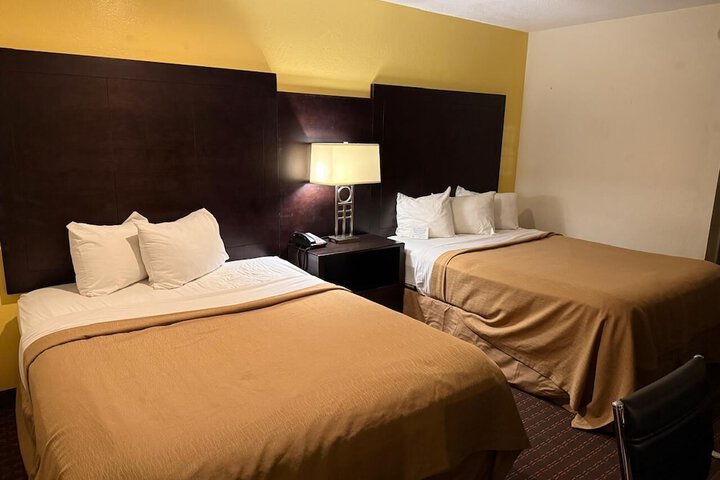 Hollister Inn
