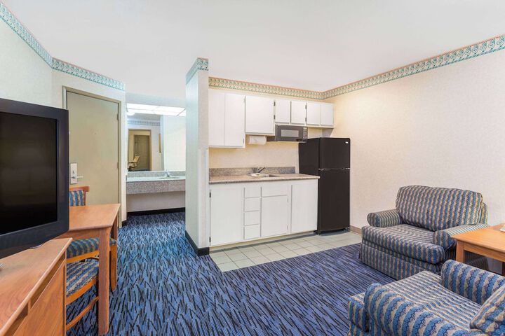 Room 9 of 30