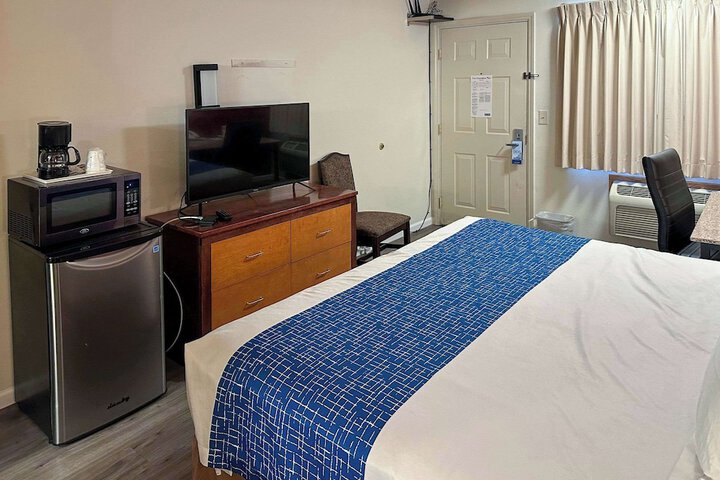 Room 17 of 34
