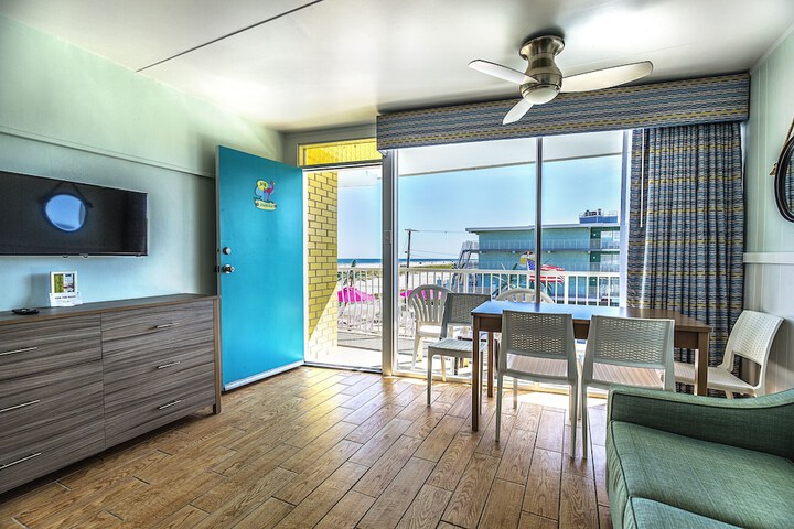 Room 30 of 48