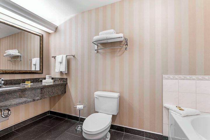 Best Western Plus Kelowna Hotel & Suites