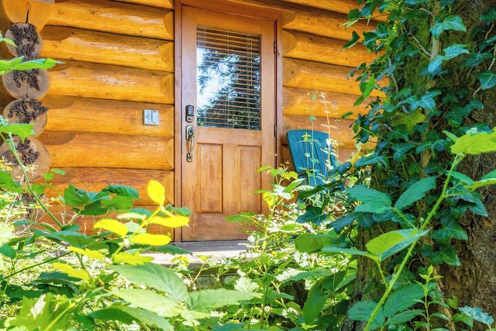 Penn Cove Overlook by Avantstay Cabin w / Views