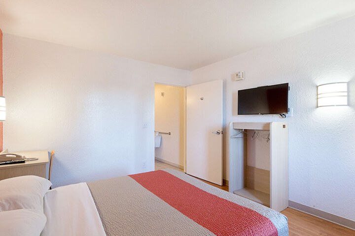 Room 13 of 29