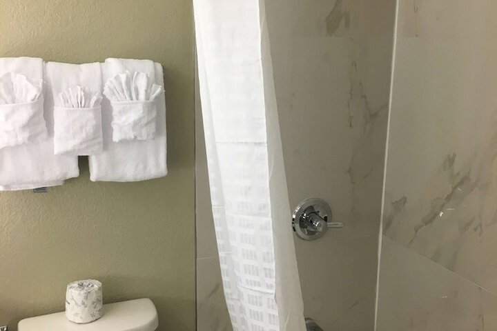 Room 17 of 28