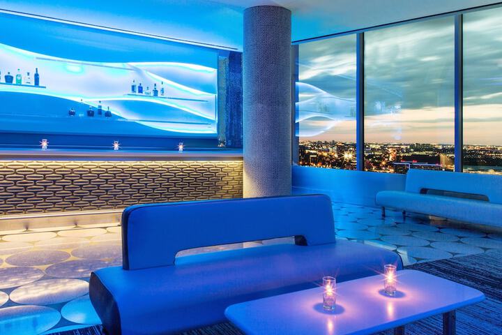 Lounge 109 of 126