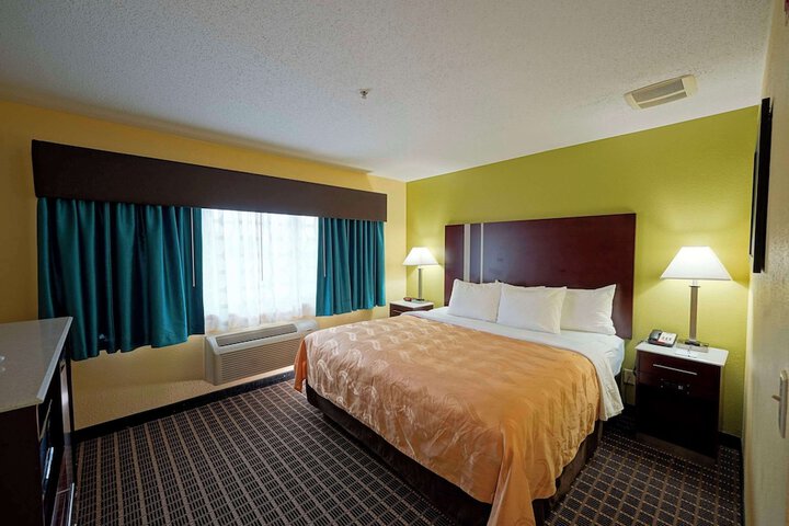 Room 21 of 34