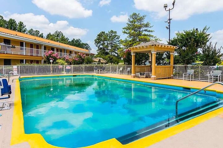 Pool 4 of 35