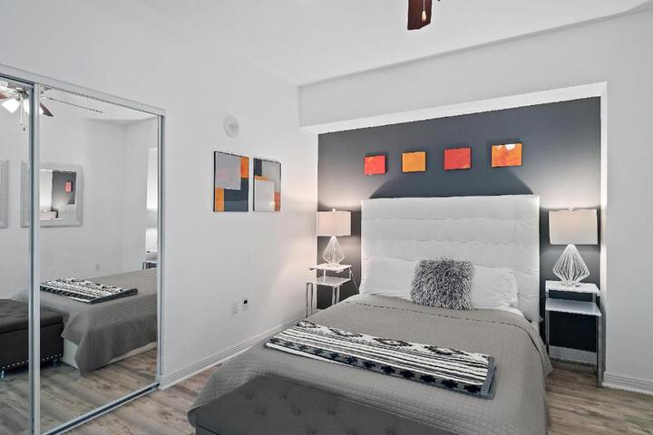 Luxury Near the Beach! Beach pass included!