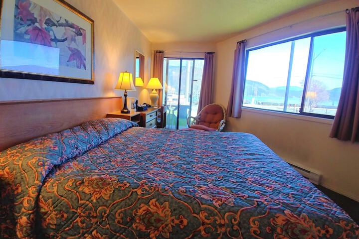Room 32 of 53