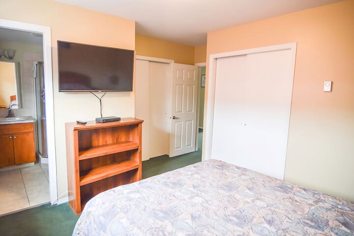 Shoreline Resort
