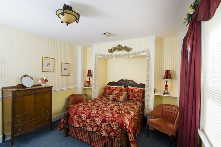 Room 16 of 40