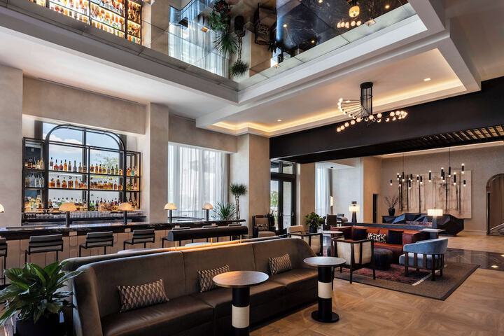 Lounge 89 of 92