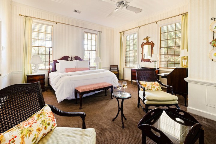 Room 27 of 107