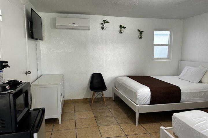 Room 11 of 14