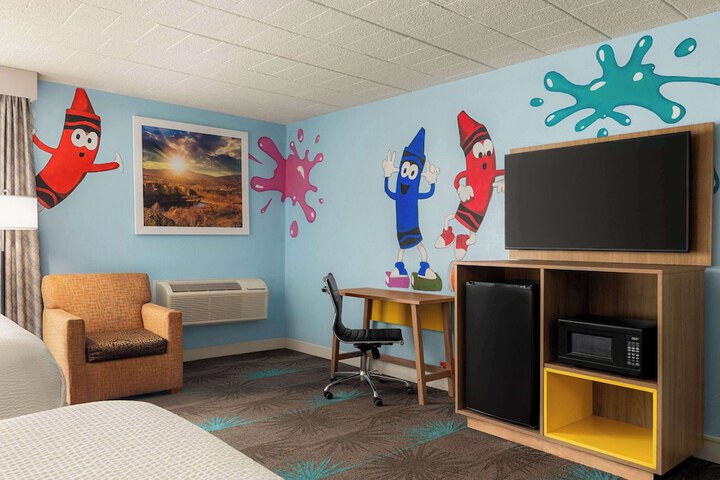 Room 32 of 50
