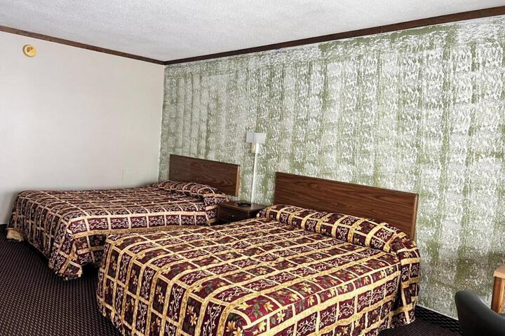 Room 15 of 32